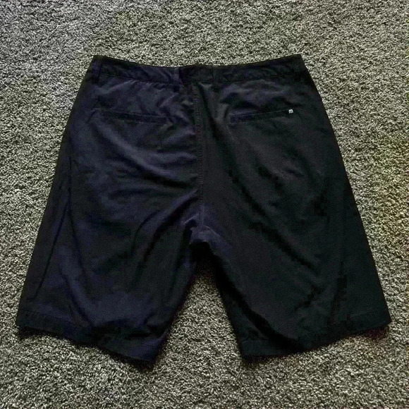 Travis Mathew Black Golf Athleisure Shorts Size 36 10” Inseam - Picture 3 of 4
